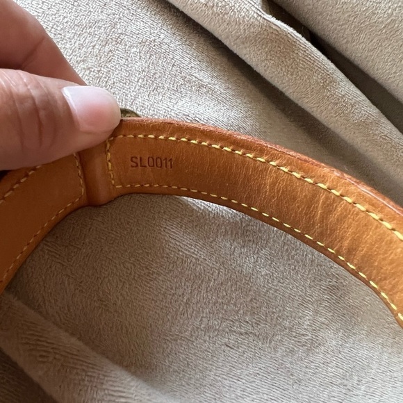 Louis Vuitton dog leash and collar. - Picture 3 of 11